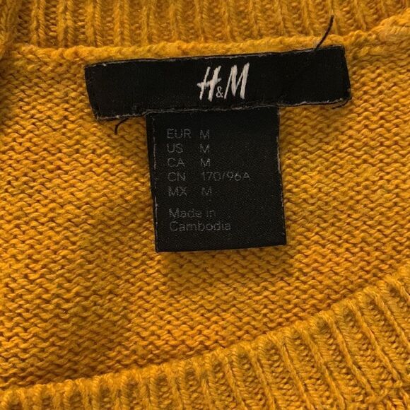 𝅺H&M long sleeve sweater with back zipper tapered hem mustard yellow medium - Picture 8 of 10
